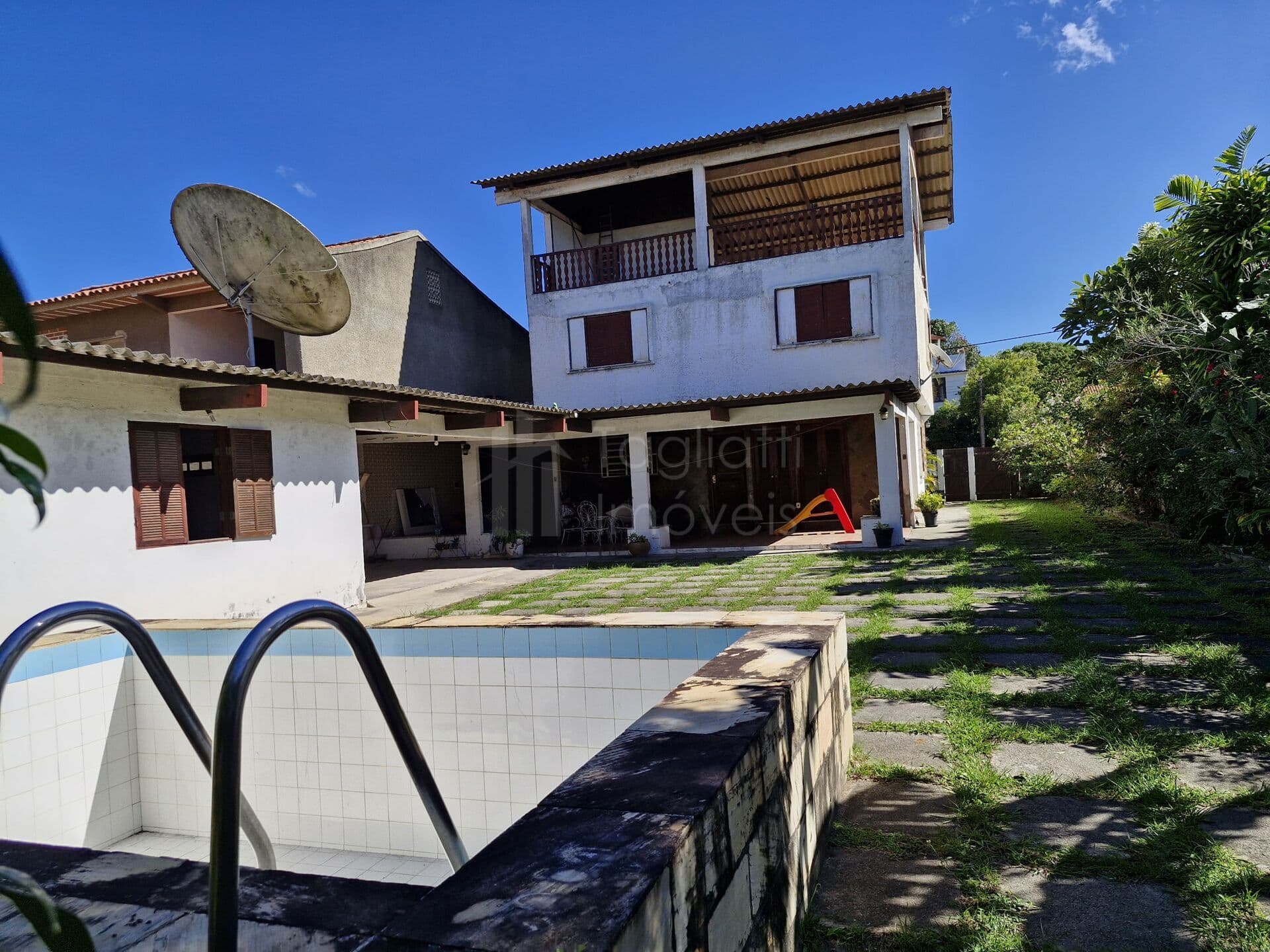🏡 Ampla Casa Triplex com Vista para a Lagoa – Iguabinha, Araruama