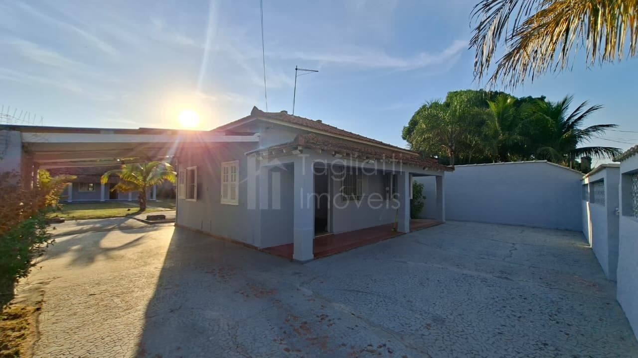 Duas casas no mesmo terreno para locação no bairro Coqueiral, Araruama/RJ.