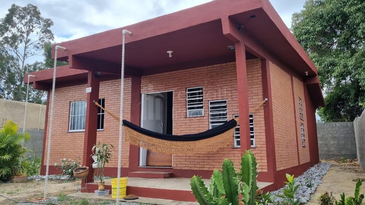 Casa em Araruama - Paracatu (Morro Grande)