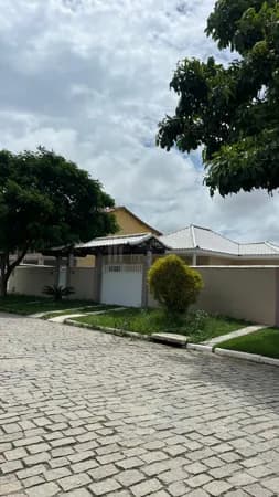 Casa com energia solar, piscina e 2 suítes em localização privilegiada