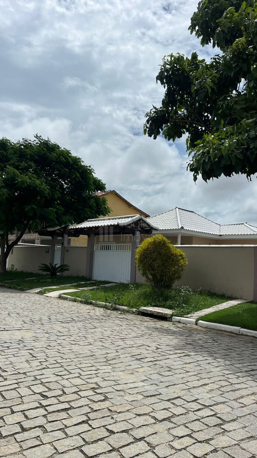 Casa com energia solar, piscina e 2 suítes em localização privilegiada