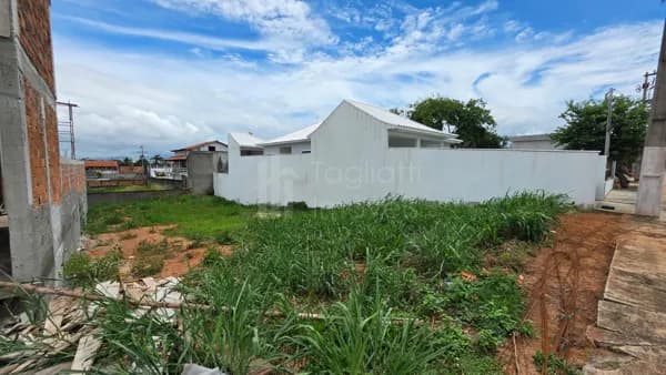 Terreno em condomínio com 360m² + área de servidão