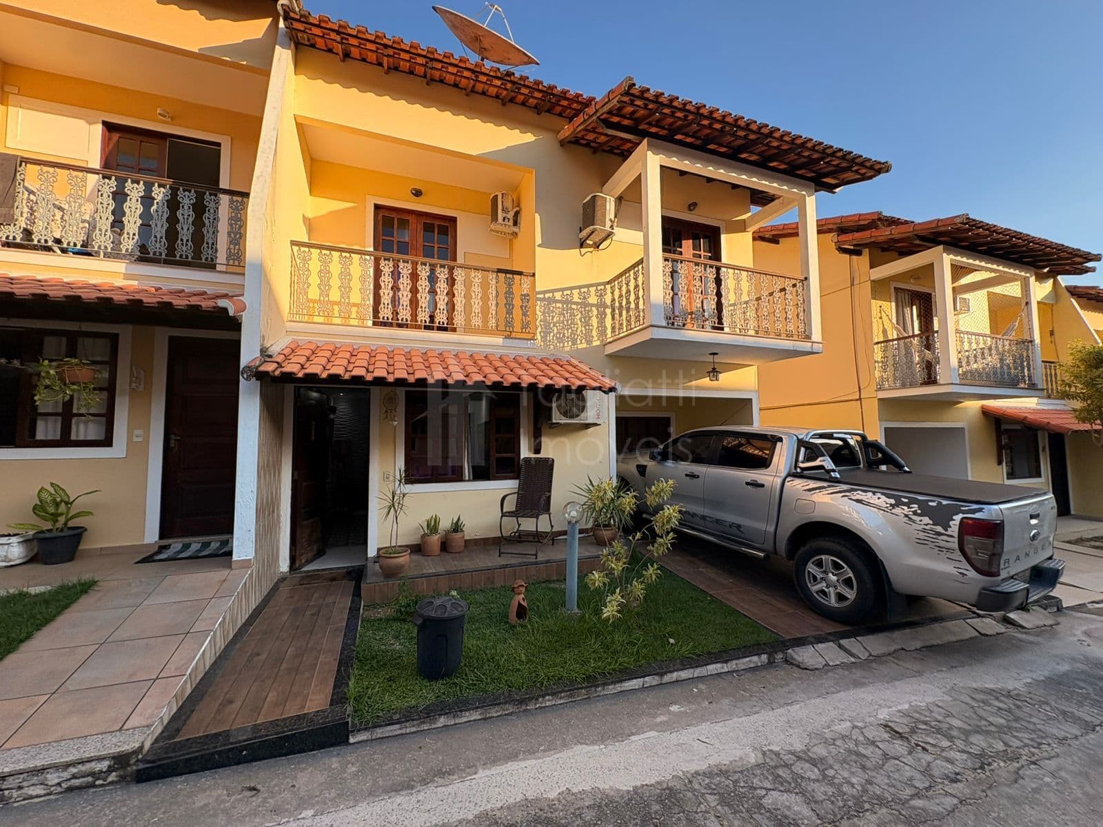 Linda casa para venda em condomínio