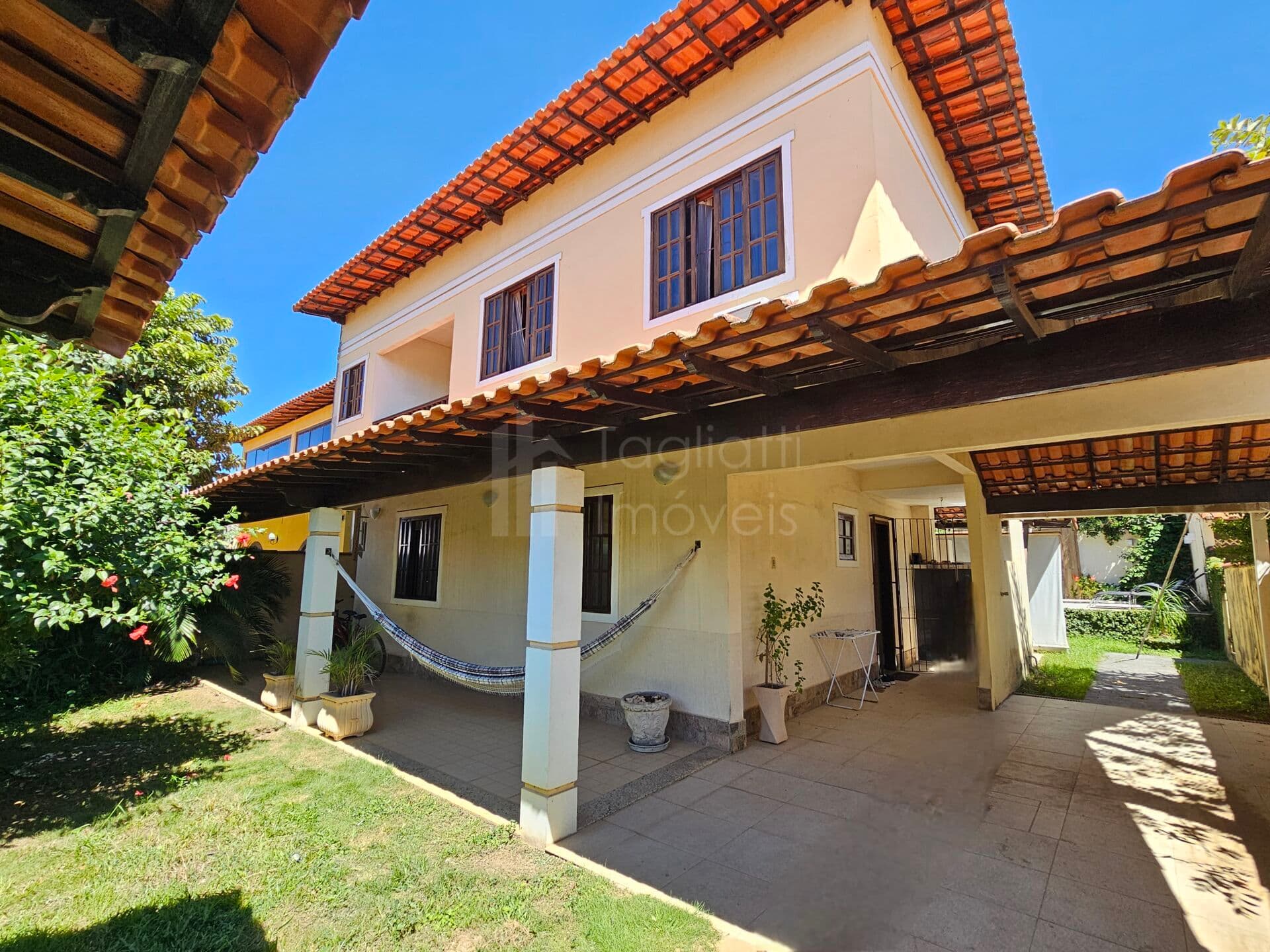 CASA DUPLEX NO BAIRRO VILA CAPRI E PRÓXIMA DE TUDO! ARARUAMA-RJ