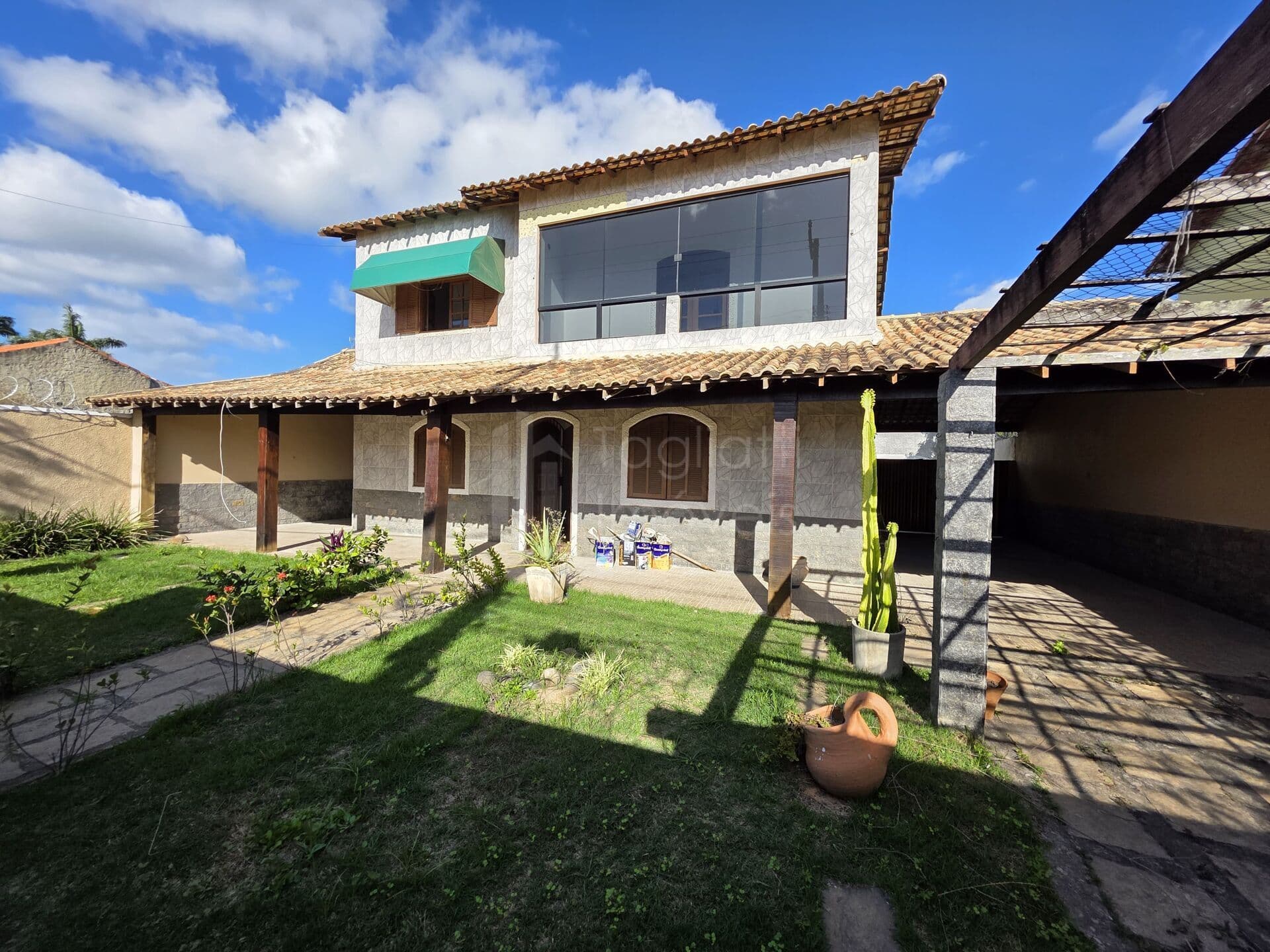 CASA PARA LOCAÇÃO COM 6 QUARTOS E EXCELENTE LOCALIZAÇÃO!