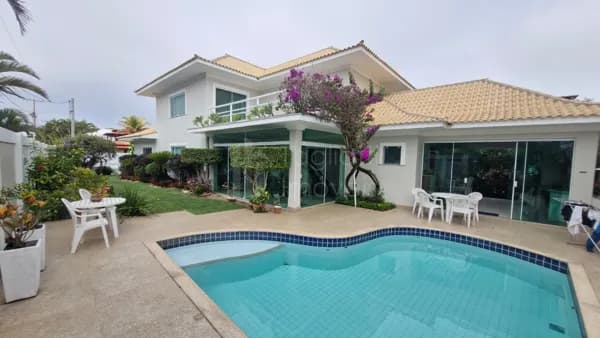 Belíssima residência localizada em um dos bairros mais nobres de Araruama