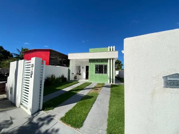 Excelente casa em Iguabinha, localizada a apenas 100 metros da lagoa.
