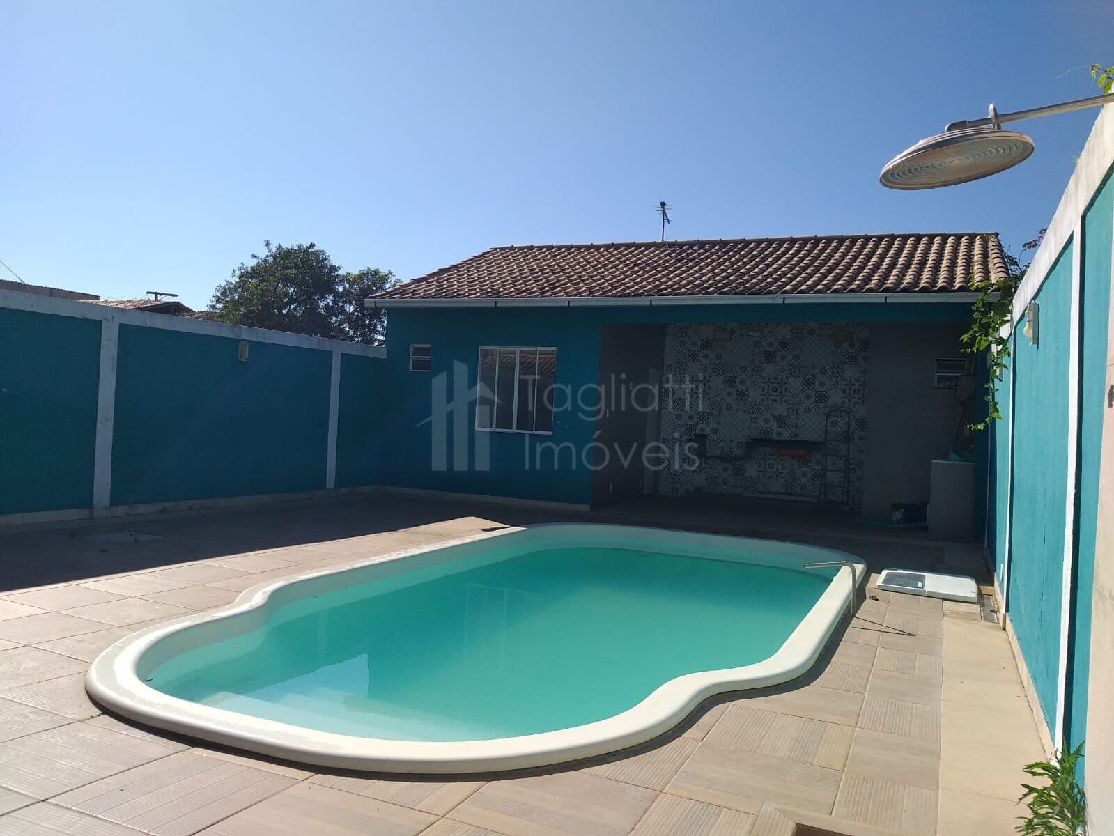 Casa com piscina, 3 quartos e excelente área externa em Araruama
