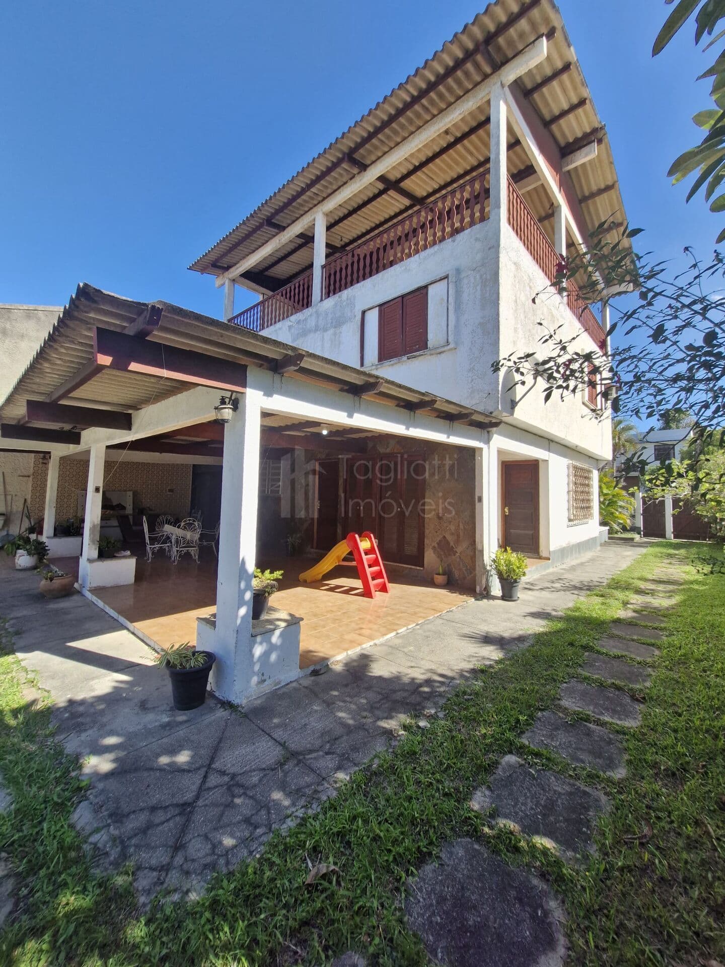 🏡 Ampla Casa Triplex com Vista para a Lagoa – Iguabinha, Araruama