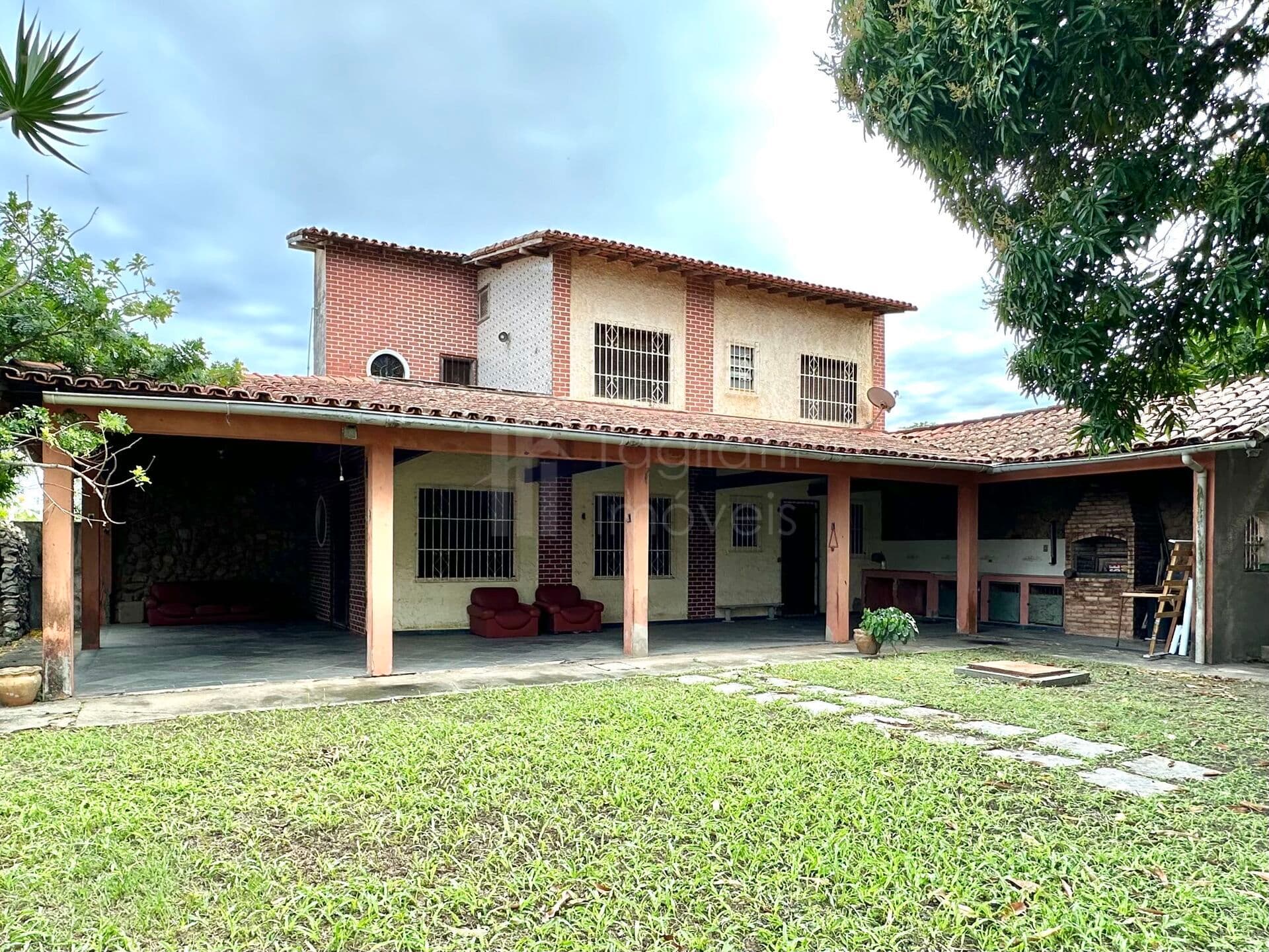 Casa com 3 quartos no Coqueiral