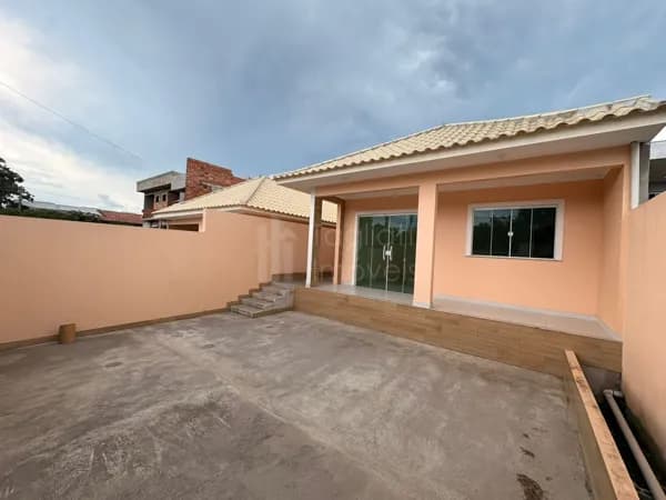 Lindíssima casa nova à venda!