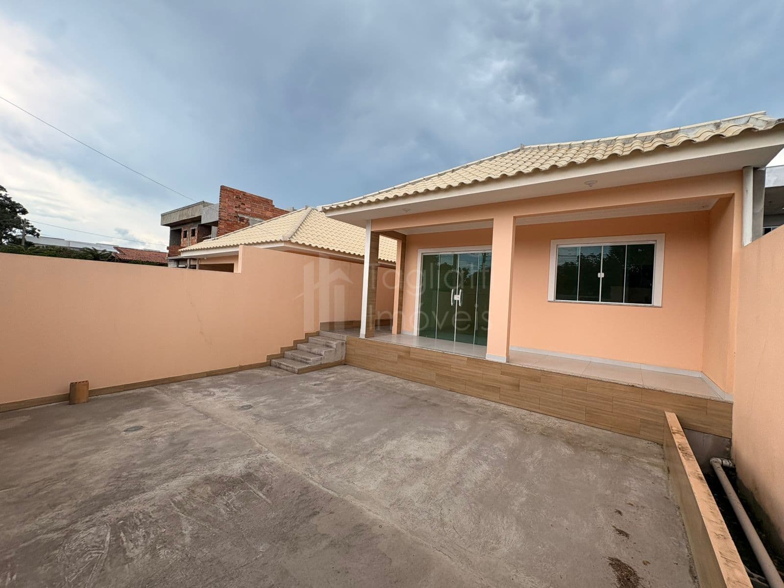 Lindíssima casa nova à venda!
