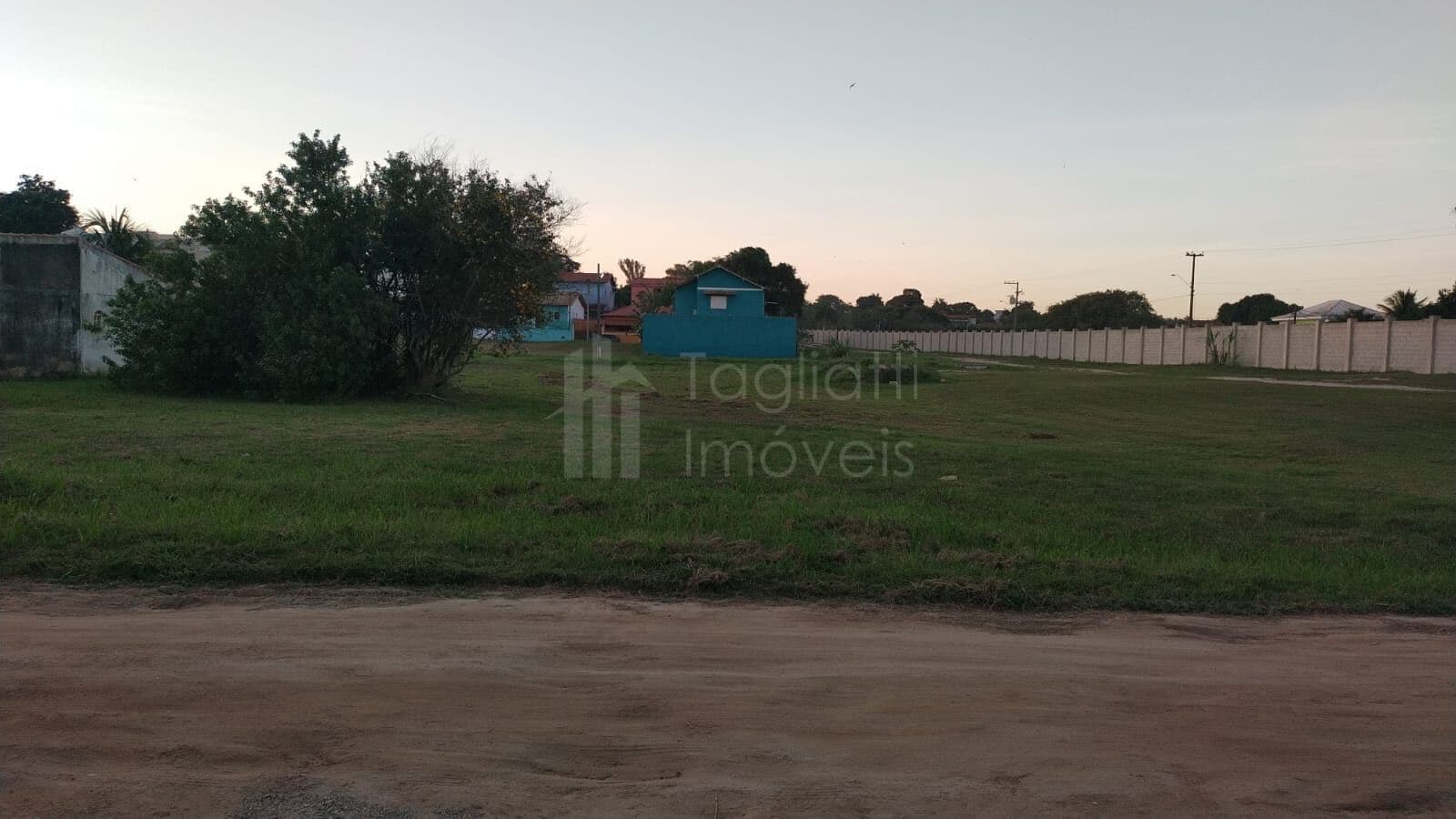 Ótimo terreno no condominio Lagoa Azul - sonho de vida com 328 m2