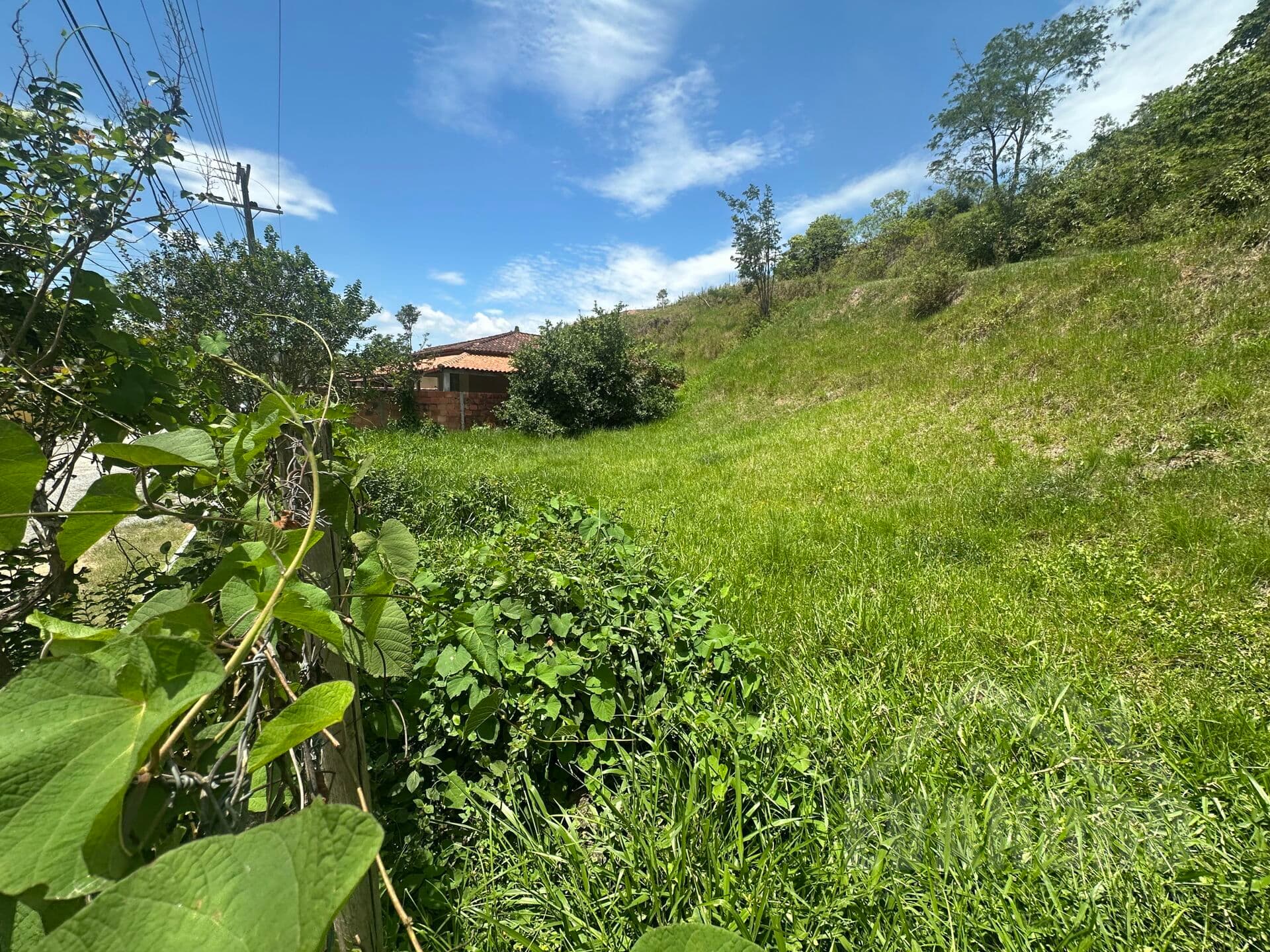 Terreno de 488m² no Condomínio Vale dos Ipês, Papucaia, Cachoeiras de Macacu, RJ