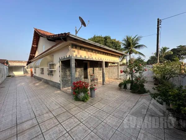 Casa 2 quartos no centro de Papucaia, Cachoeiras de Macacu, RJ