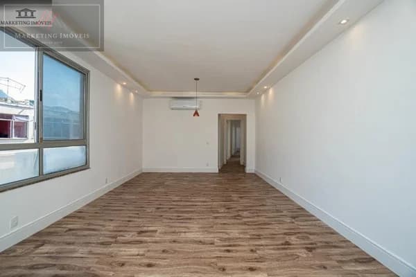 Apartamento Padrão Reformado 4 Dormitórios sendo 1 Suíte e 1 Vaga de Garagem Escriturada