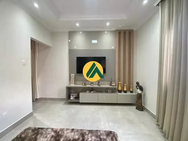 Casa confortável em região de fácil acesso ao centro da cidade à venda em Passos/MG.