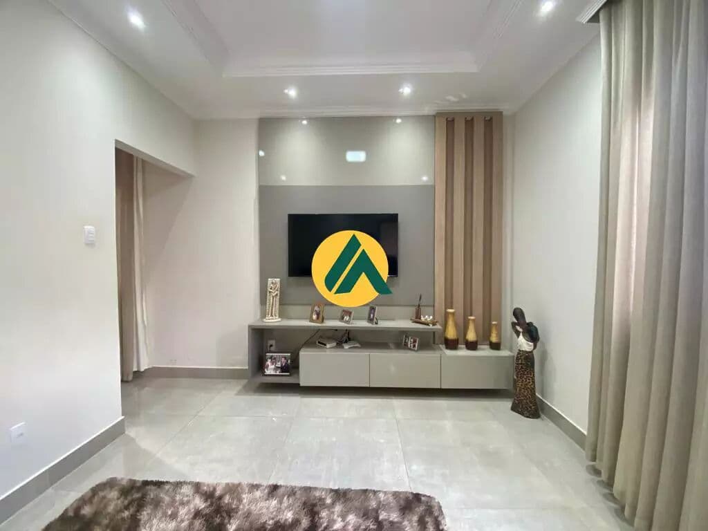 Casa confortável em região de fácil acesso ao centro da cidade à venda em Passos/MG.