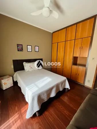 Prédio/Edifício Inteiro em Passos - Centro