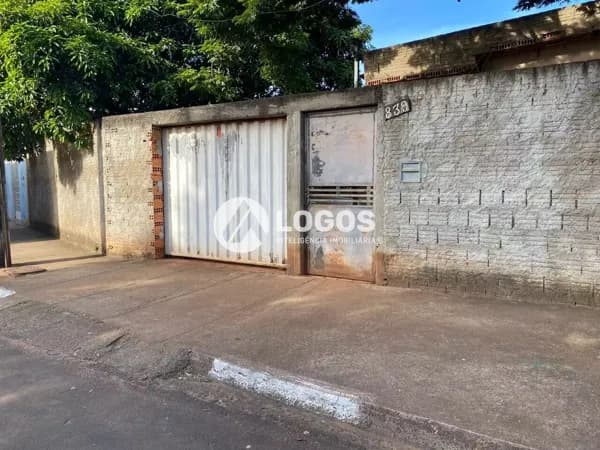 Terreno com mais de 450m² plano, à venda em Passos/MG