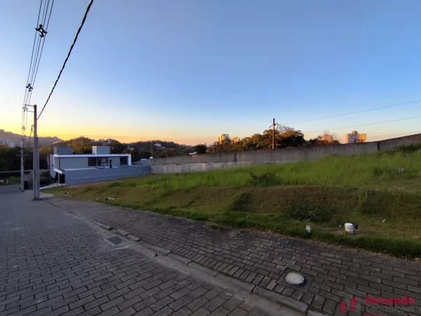 Terreno no condomínio fechado Bella Città com aproximadamente 291 m2 no bairro da Velha em Blumenau - SC