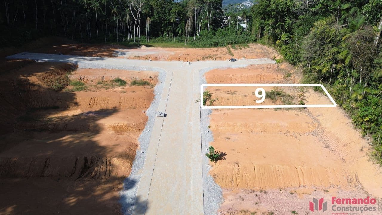 Terreno em condomínio fechado com infra de segurança e salão de festas no bairro Fortaleza em Blumenau-SC