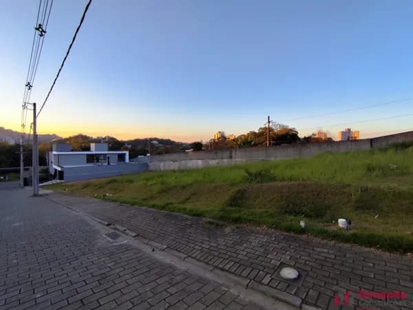Terreno no condomínio fechado Bella Città com aproximadamente 286 m2 no bairro da Velha em Blumenau - SC
