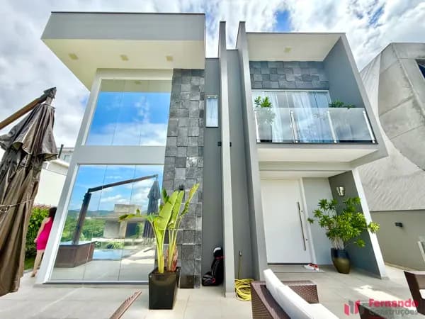 Casa decorada alto padrão com 4 suítes no condomínio Golden Park em Blumenau-SC