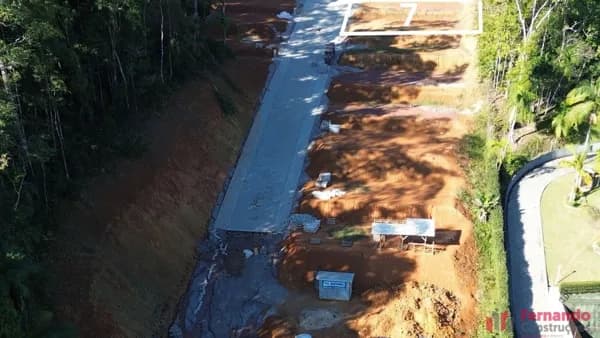 Terreno em condomínio fechado com salão de festas no bairro Fortaleza em Blumenau-SC