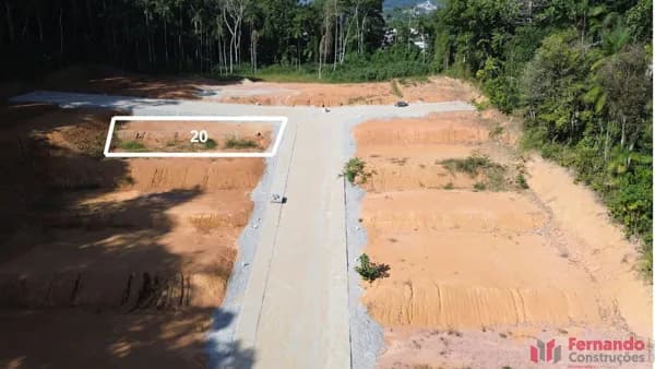 Terreno em condomínio fechado com bela vista no bairro Fortaleza em Blumenau-SC