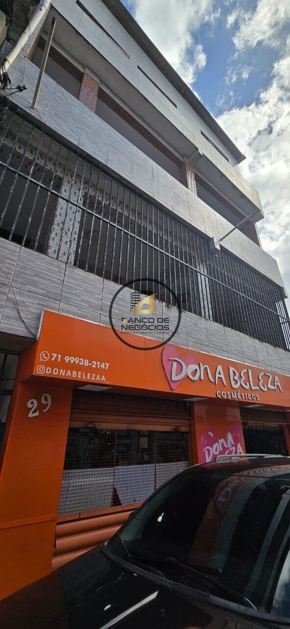 Prédio com ponto comercial térreo e residencial no andar de cima