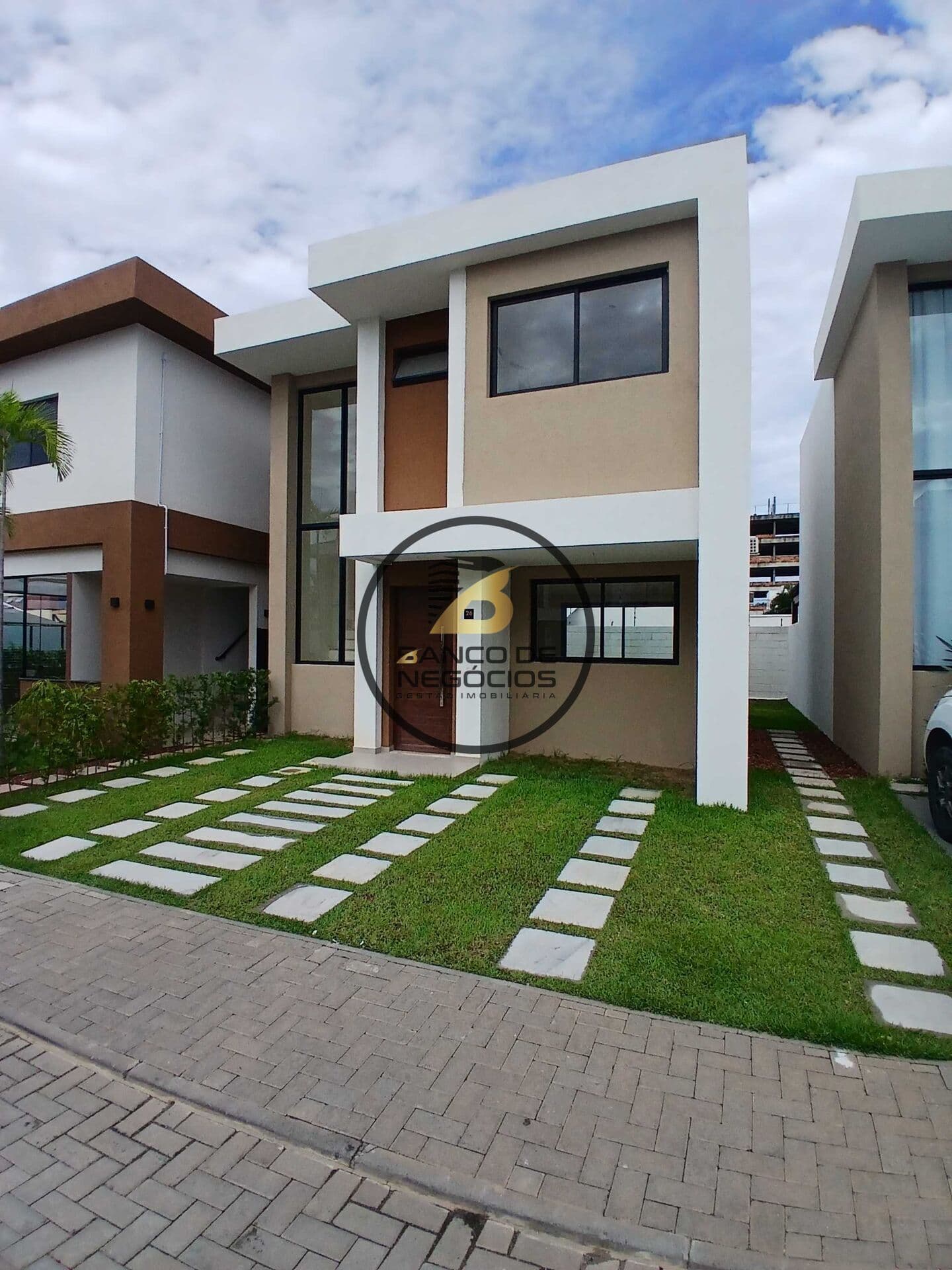 Casa Duplex semi mobiliada em Buraquinho
