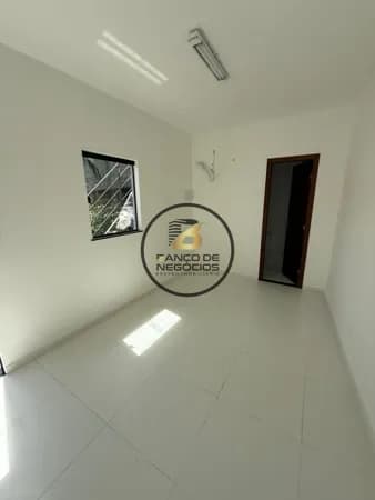 Sala Comercial em Abrantes com Banheiro Privativo – Oportunidade!