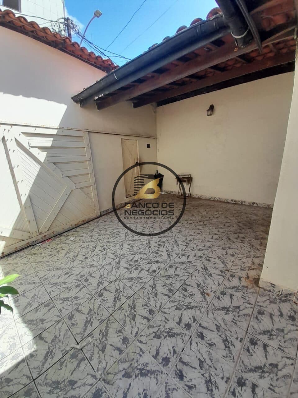 Excelente casa para venda em Itapuã!