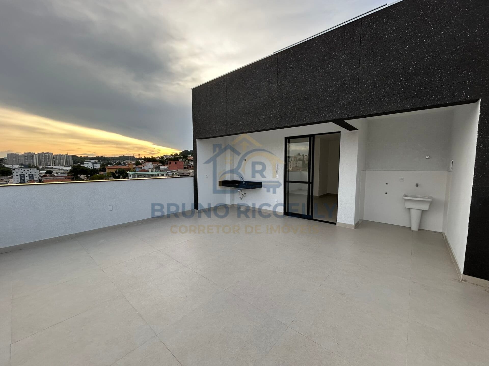 🏡 Cobertura Ampla com Suíte e Elevador à Venda no Parque Riacho das Pedras | Contagem 🏡