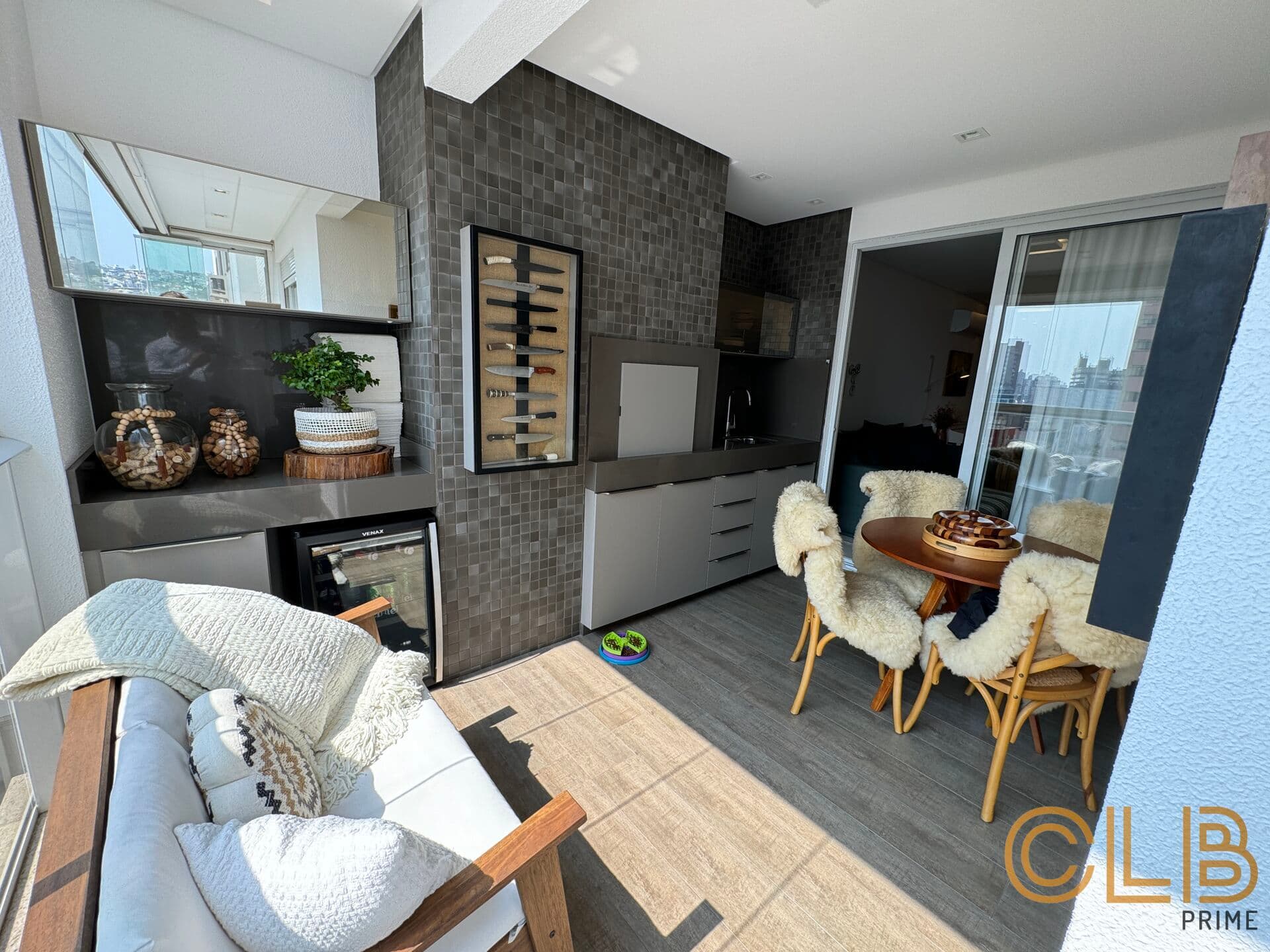 Lindo, elegante e espaçoso apartamento no coração do Kobrasol!