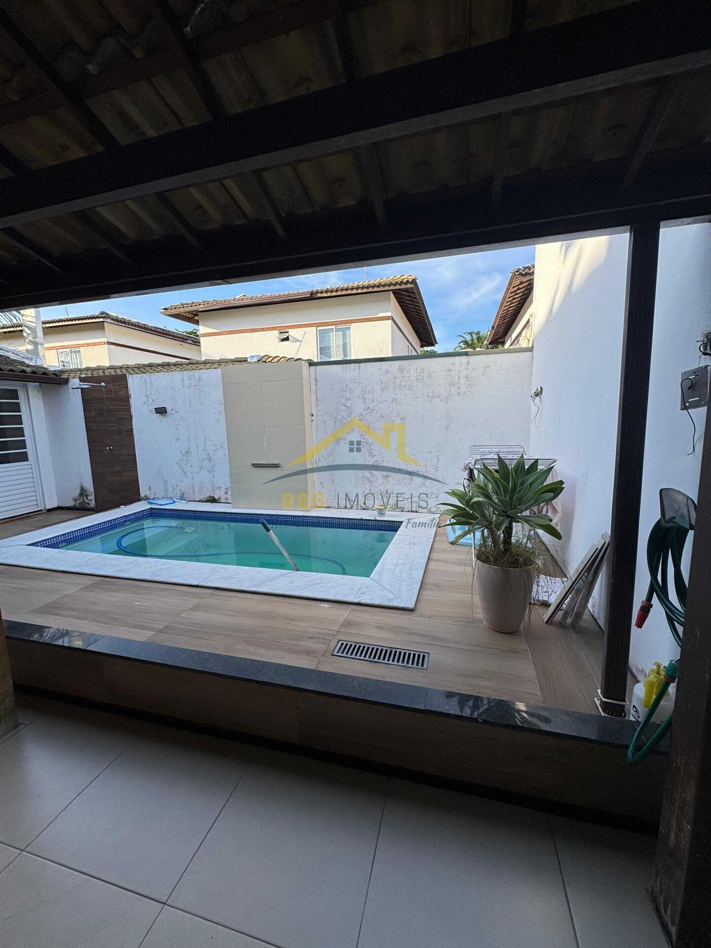 Casa Condomínio Lisboa Sol 4 suítes Piscina Energia Solar Abrantes