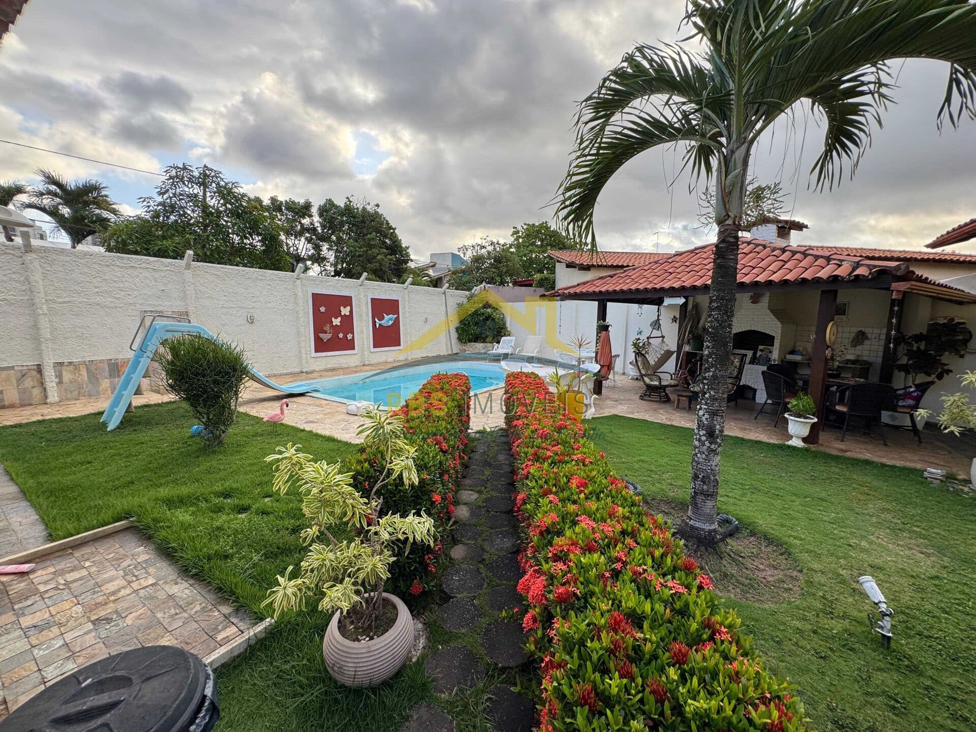 Casa Térrea Condomínio Fechado 4/4 2 suítes Piscina Piatã