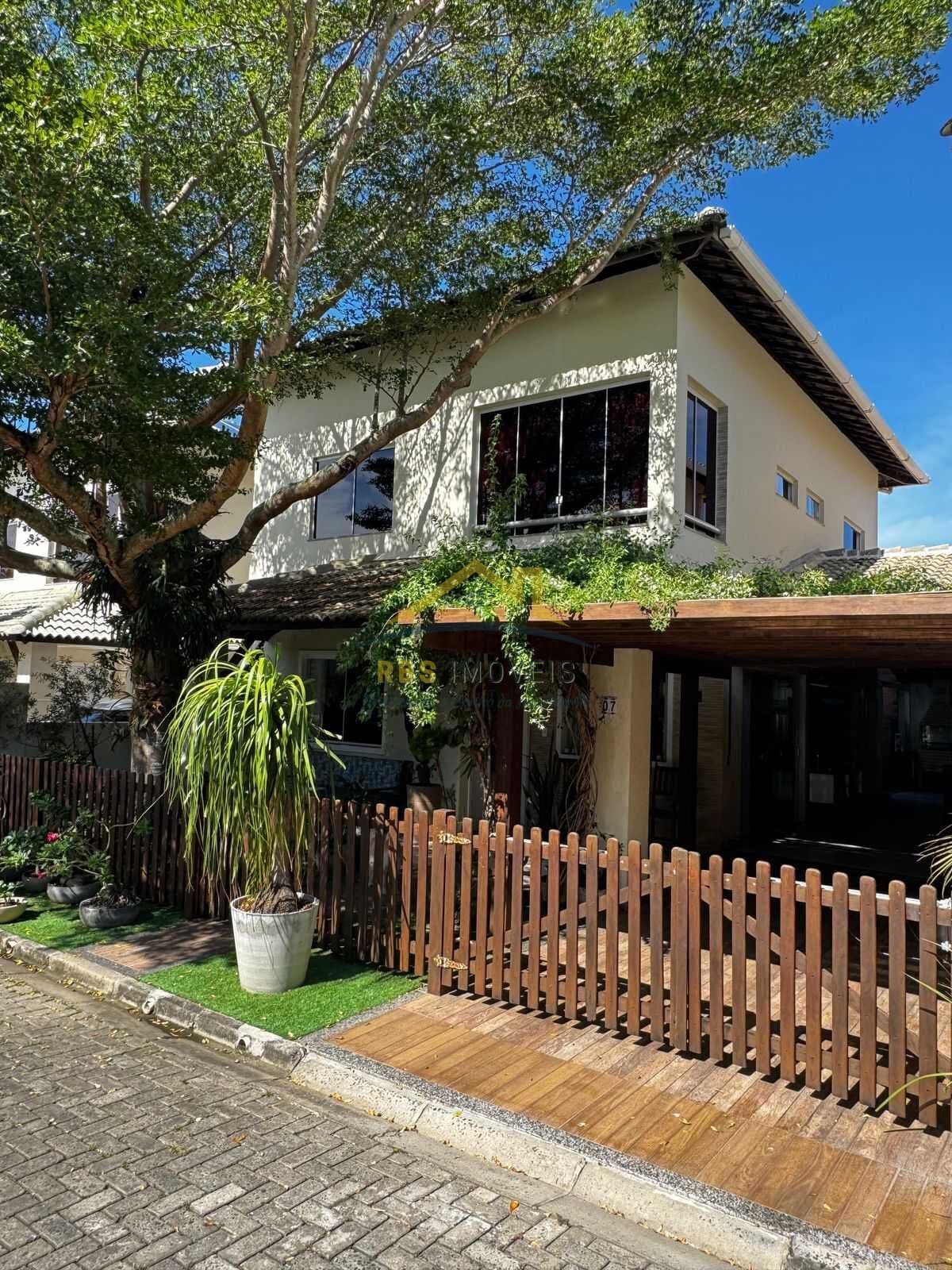 Casa em Condomínio 4/4 3 suítes Área Gourmet Buraquinho