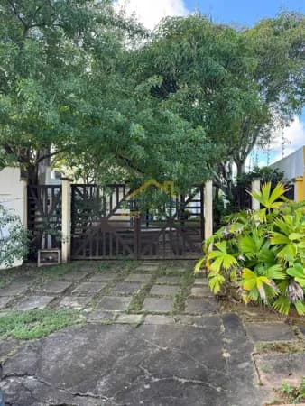 Casa em Condomínio 4/4 Piscina 200m da praia Piatã