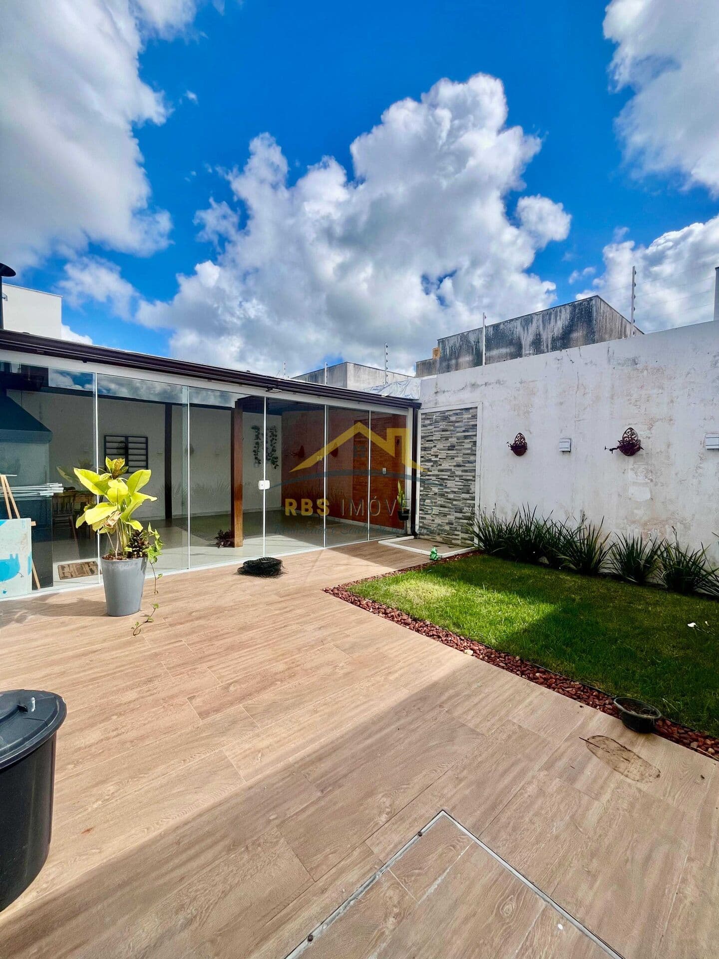 Casa em Condomínio 4 suítes Área Gourmet Abrantes