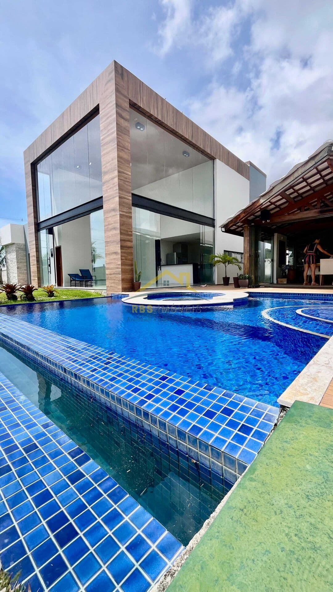 Casa Alto Padrão 6 suítes Piscina Condomínio Jacuípe Country
