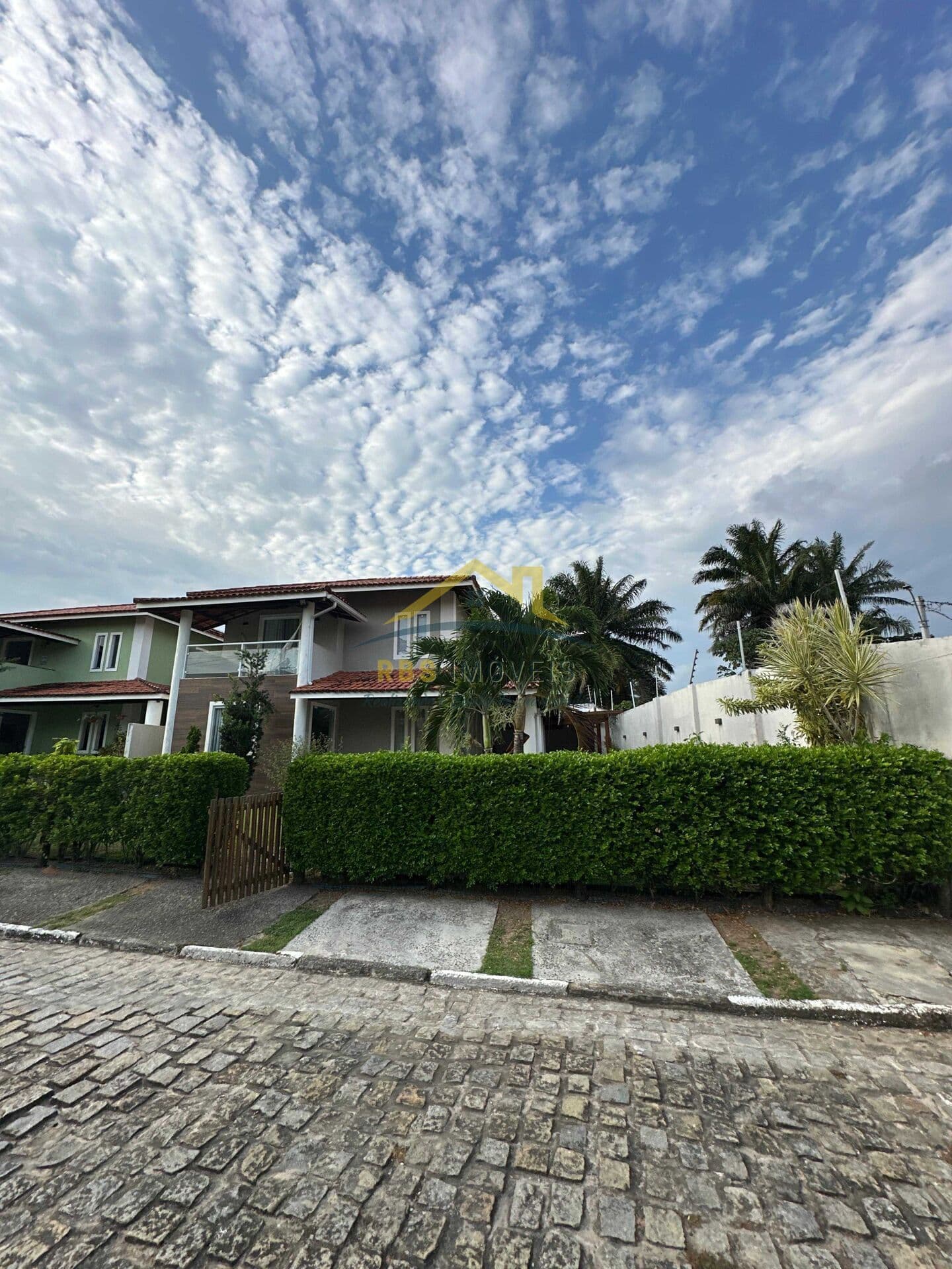 Casa Duplex Condomínio Portão do Sol 4/4 Buraquinho 300m²