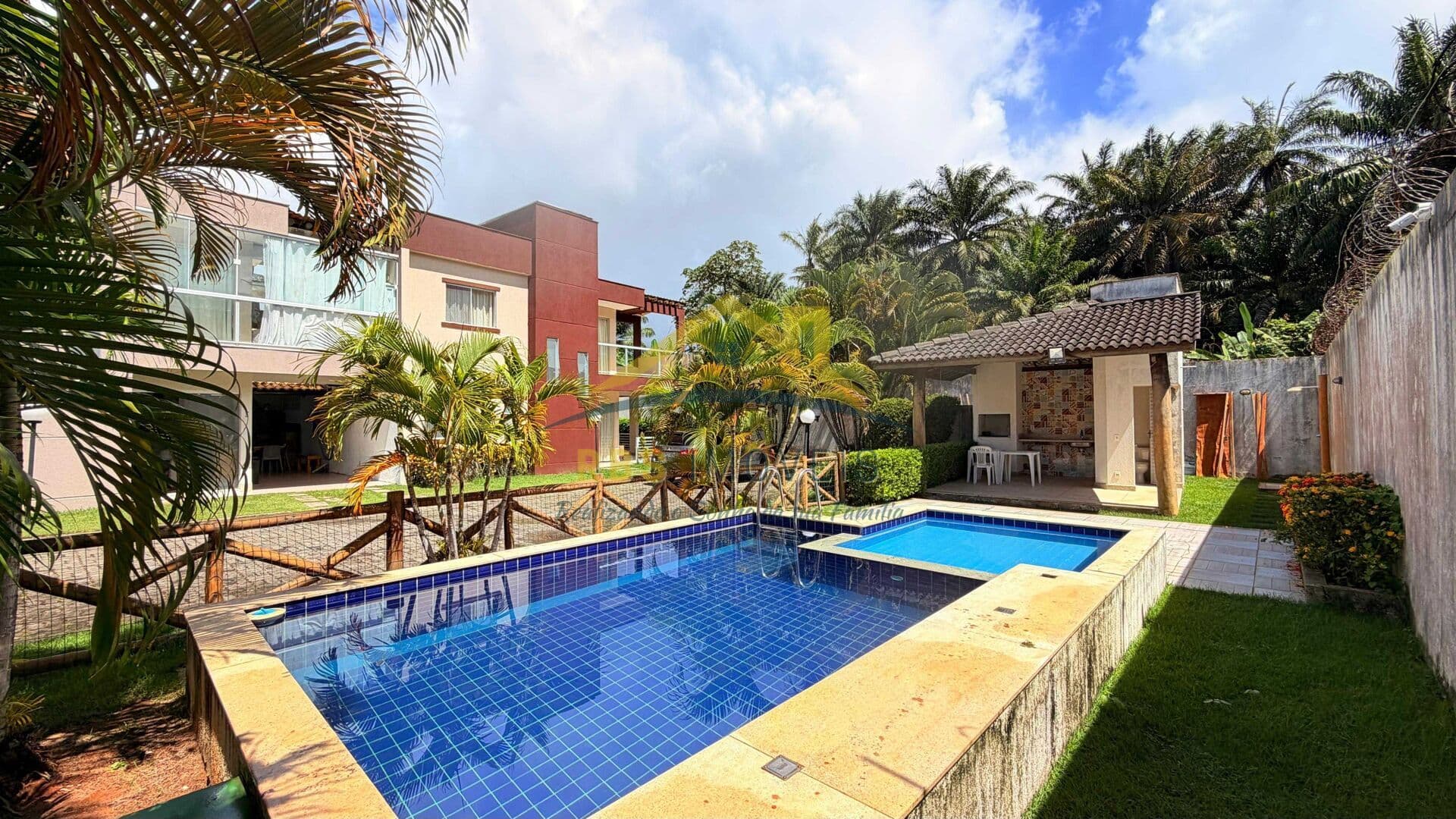 Casa em Condomínio 4 suítes Área Gourmet Buraquinho