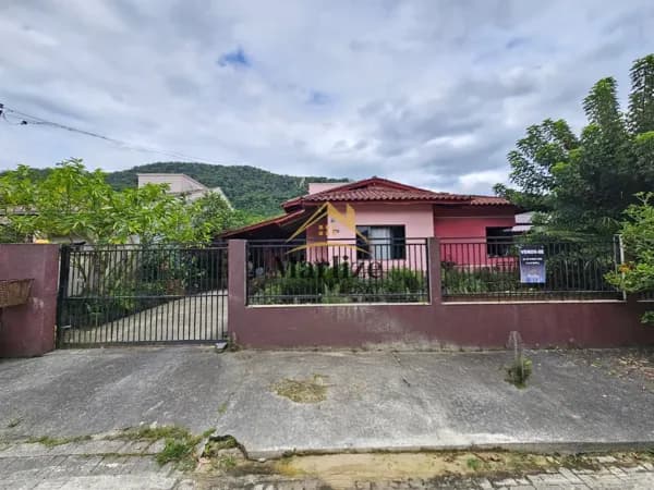 Casa localizada em Schroeder/SC