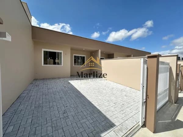 Casa Geminada localizada no bairro Jaraguá 99 em Jaraguá do Sul/SC