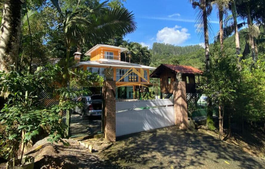 Chácara com Casa