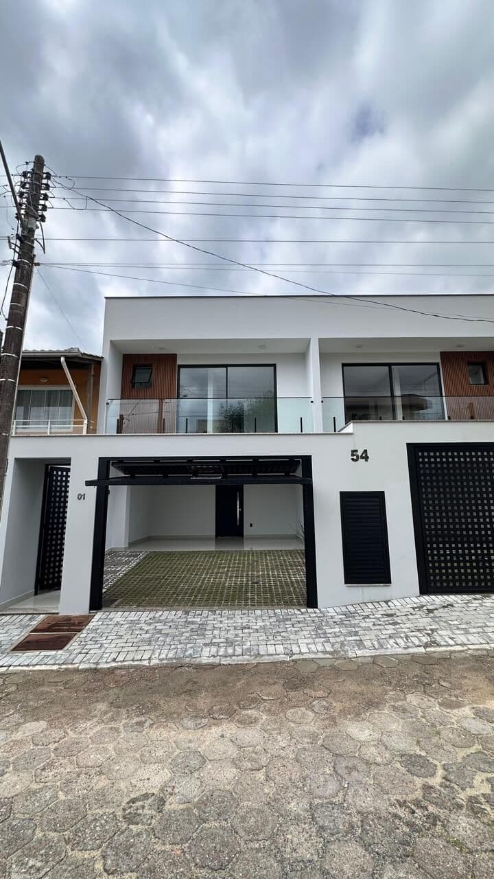 Sobrado Alto Padrão quadra mar, pronto para morar