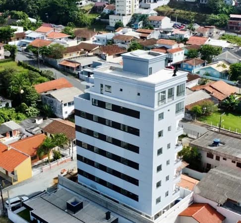 Central Residence a poucos metros da praia central de Barra Velha/SC.