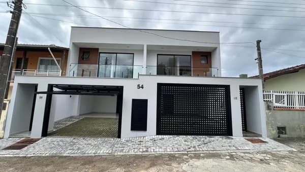 Sobrado pronto pra morar na quadra do mar